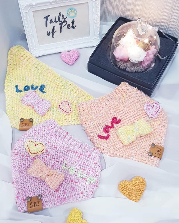 Knitted LOVE bandana (26cm)